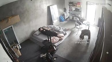 黑客破解家庭网络摄像头偷拍❤️住毛坯房的年轻情侣疯狂做爱 有时一天做爱几次（59V) (26)