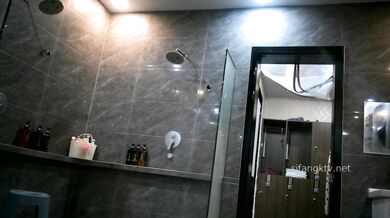 十二月最新流出大神潜入日式温泉洗浴会所偷拍~靓妹沐浴搓澡更衣~刁钻视角4K高清版