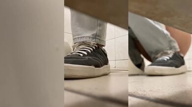 大学女厕全景偷拍30位小姐姐各种姿势嘘嘘各种美鲍鱼让你眼花缭乱 (13)