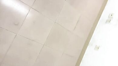 【佳人有约】尿哥泡良佳作，人妻家中，做饭途中也要插入，大白屁股后入暴插 (1)